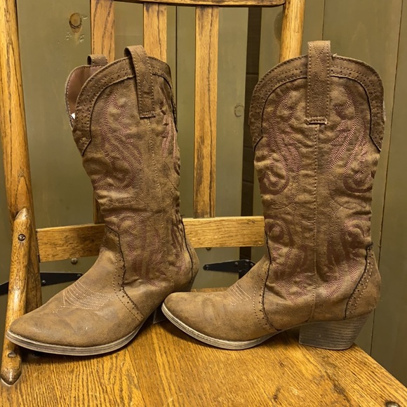 Rampage Boots - Picture 2 of 10